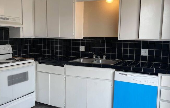 2 beds, 1.5 baths, 950 sqft, $950, Unit 900-3