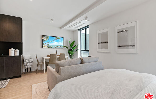 Studio, 1 bath, 375 sqft, $2,795, Unit 611