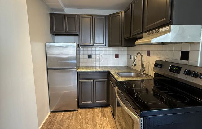Studio, 1 bath, 430 sqft, $1,375, Unit 819