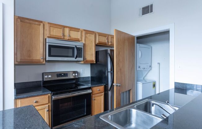 2 beds, 2 baths, 900 sqft, $1,925, Unit 207