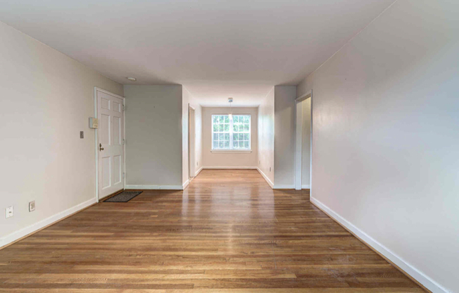 109 E GLEBE RD
