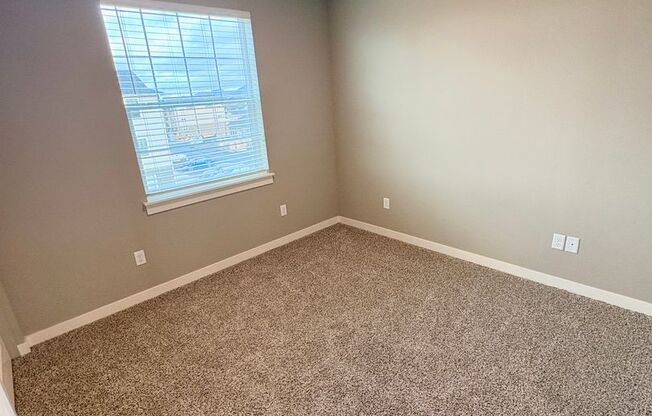 3 beds, 2 baths, 1,190 sqft, $2,395, Unit 208