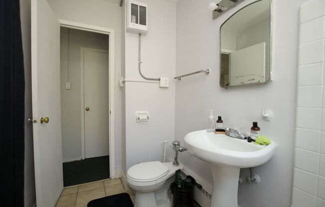 1 bed, 1 bath, $1,225, Unit 201