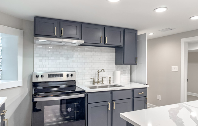 1536 536 N HAMLIN