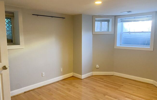 721 E St NE #1