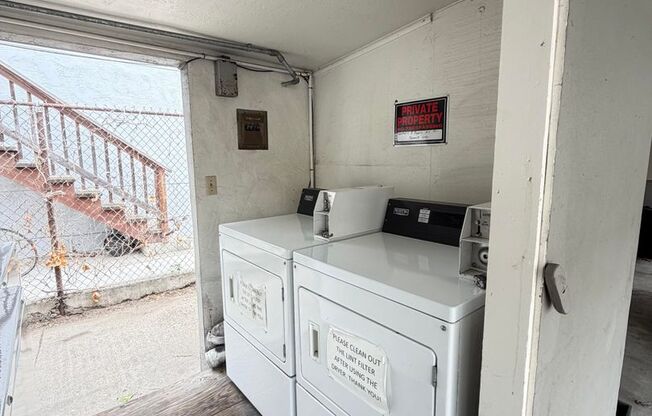2 beds, 1 bath, $2,600, Unit 2053 Central Ave C (LO)