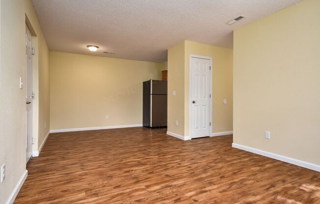 2 beds, 1 bath, 800 sqft, $895, Unit A2