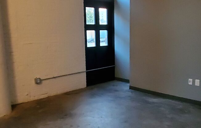 2 beds, 1 bath, 912 sqft, $1,704, Unit 101W