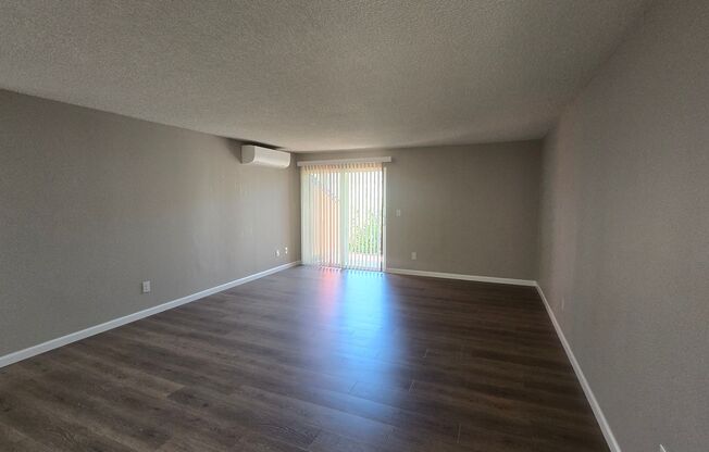 2 beds, 1 bath, 907 sqft, $1,100, Unit 1885E