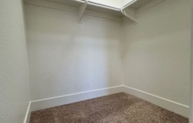 1 bed, 1 bath, 714 sqft, $1,995, Unit 033