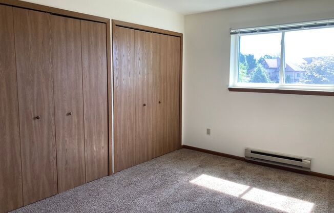 3 beds, 1 bath, 1,040 sqft, $1,695, Unit 3172-302