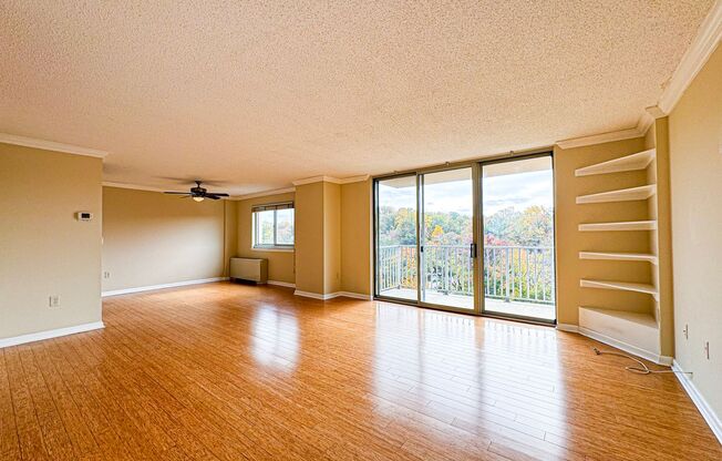 Bright And Spacious 1 Bed 1 Bath Condo With Balcony Vibrant Parkeast - Utilities Included