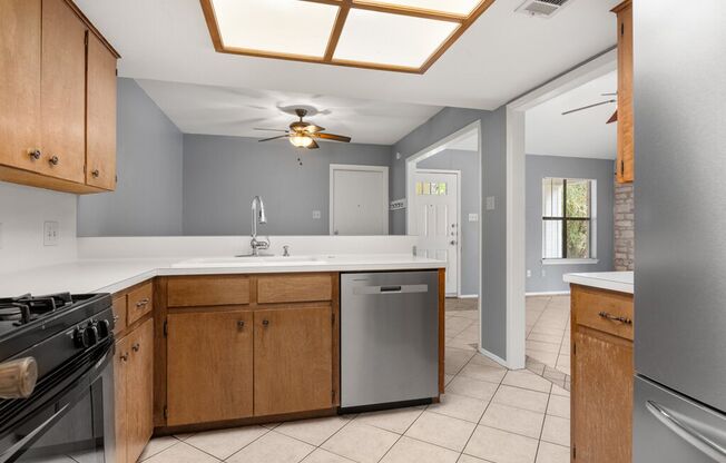 Beautiful & Spacious 2bd/2ba Townhome with Large Backyard & Garage!