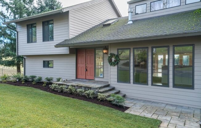 Escape to the Country, Spacious Contemporary in Wilsonville