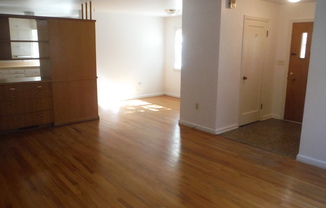 2 beds, 1 bath, $1,700, Unit 1205