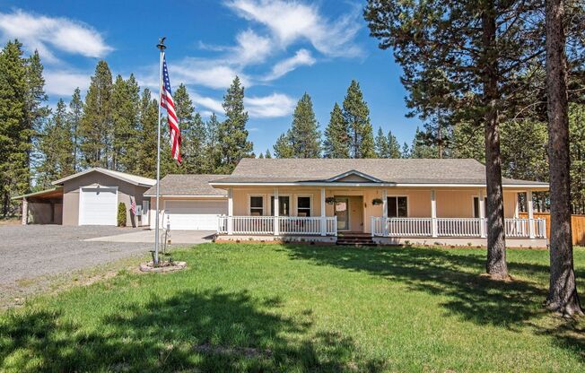 Beautiful 4 Bedroom Home on Acreage in La Pine!