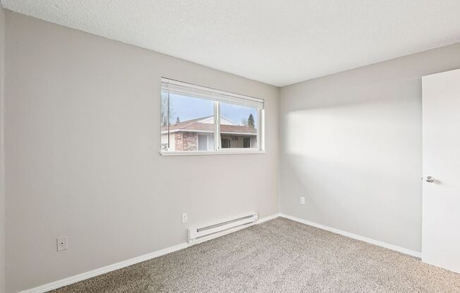 2 beds, 1 bath, 832 sqft, $1,479, Unit 4-40