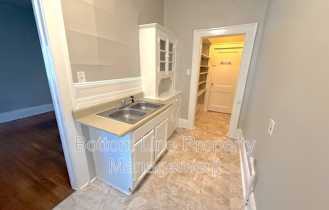 2108 E 7 ST