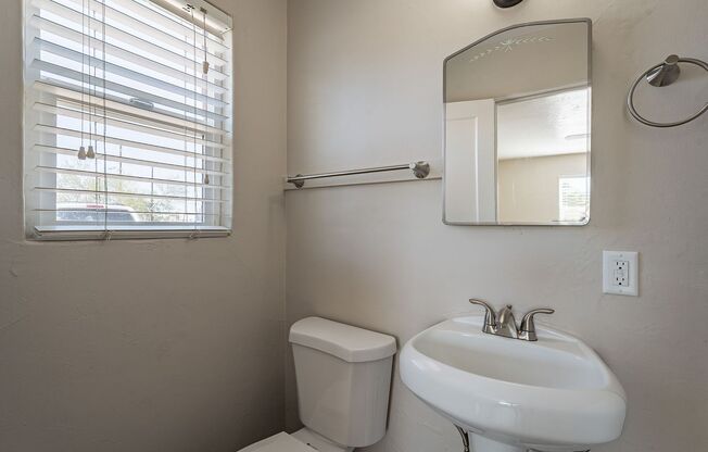 Studio, 1 bath, 250 sqft, $995, Unit 2