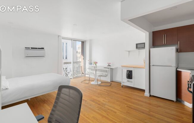 Studio, 1 bath, $3,995, Unit 4L