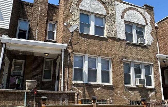 Stunning 3-Bedroom Townhouse in Olney! Available NOW!
