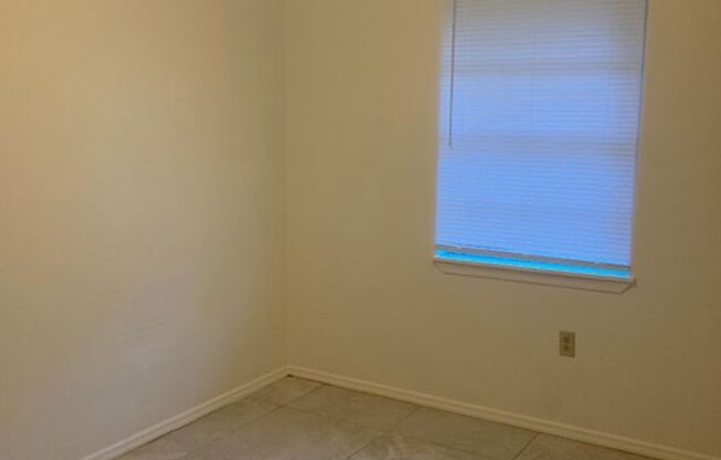 3 beds, 1 bath, $1,000