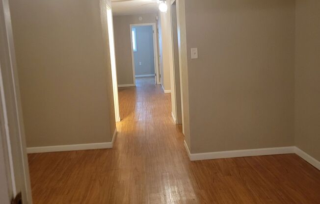 2 beds, 1 bath, $695, Unit Apt 1