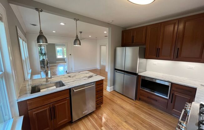 3 beds, 1 bath, 2,000 sqft, $3,795, Unit 1123 - 2