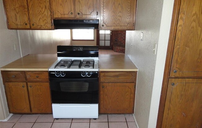 3 beds, 2 baths, $1,595