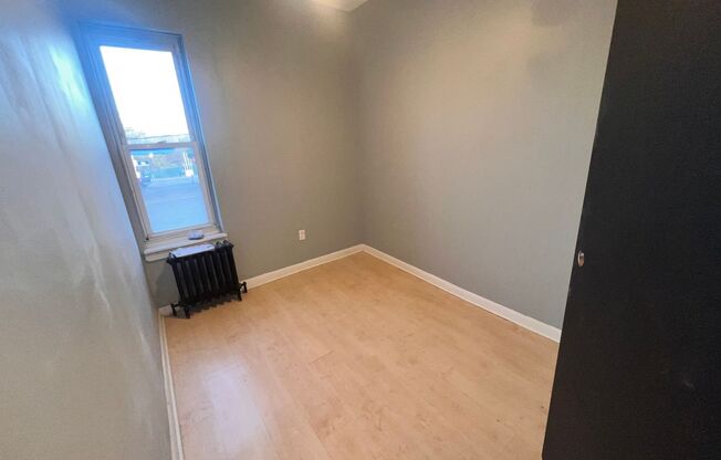 2 beds, 1 bath, $1,075, Unit 1