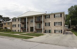 Spacious 2 Bedroom apartments in private complex MINUTES away from Benson!