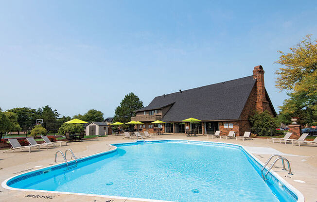 Swimming Pool at Fox Hill Glens apartments