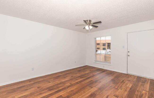 2 beds, 2 baths, 967 sqft, $1,399
