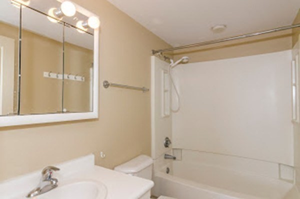 1 bed, 1 bath, 663 sqft, $3,200, Unit 2128