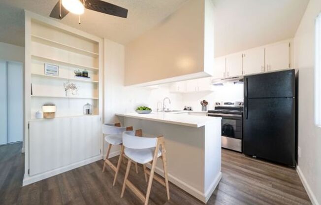 2 beds, 1 bath, 780 sqft, $2,400, Unit 667-M