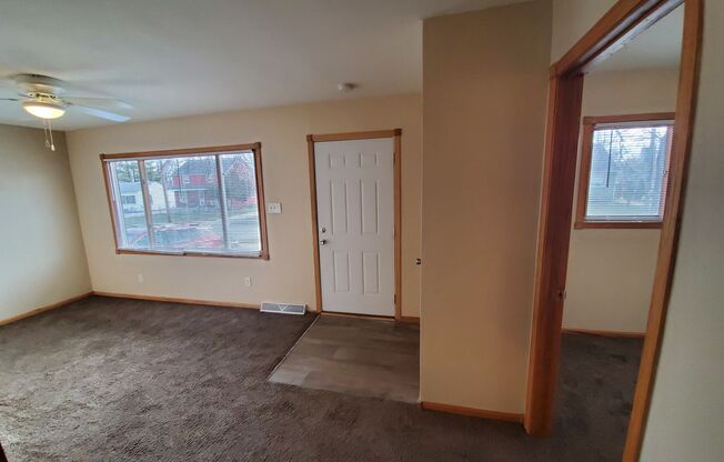 2 beds, 1 bath, $1,095