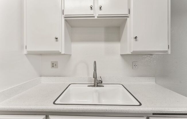 1 bed, 1 bath, $2,200, Unit 8