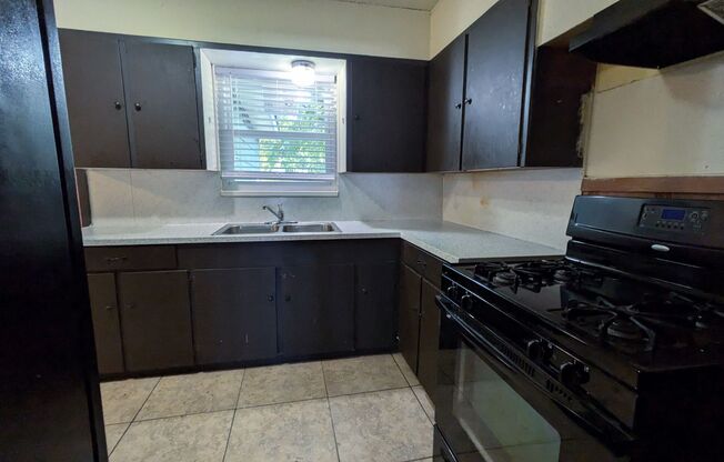 3 beds, 1 bath, $1,350