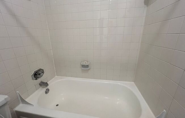 2 beds, 2 baths, 1,000 sqft, $1,315, Unit 1005