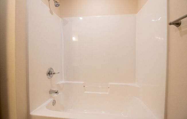 1 bed, 1 bath, 653 sqft, $1,274, Unit EC 4225-14