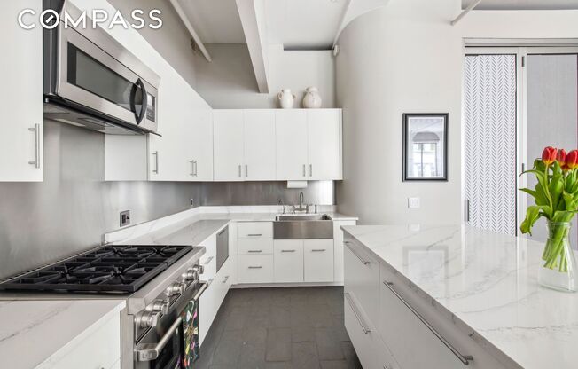 112 W 18 ST