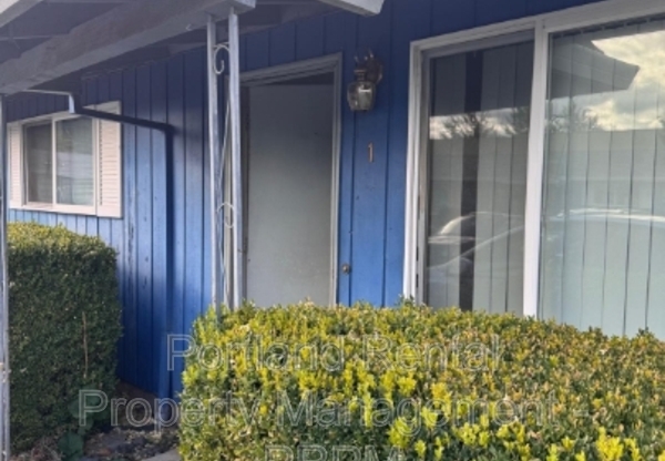 883 SE 11 AVE
