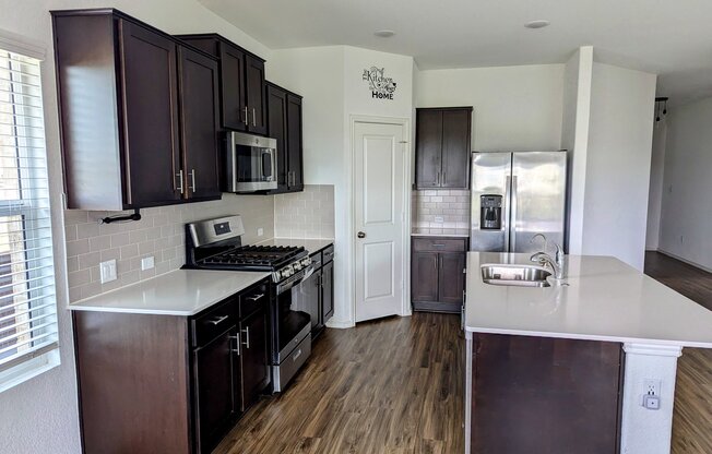 1005 BLUEWOOD BND
