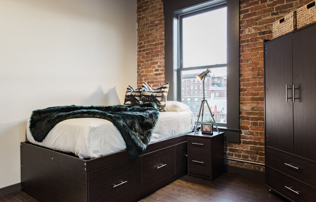 Studio, 1 bath, 289 sqft, $899, Unit 202