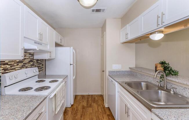 2 beds, 1 bath, 780 sqft, $1,379