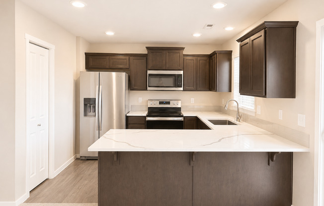 Puyallup - Beautiful 4 bedroom, 2.5 bath home! Available Now!