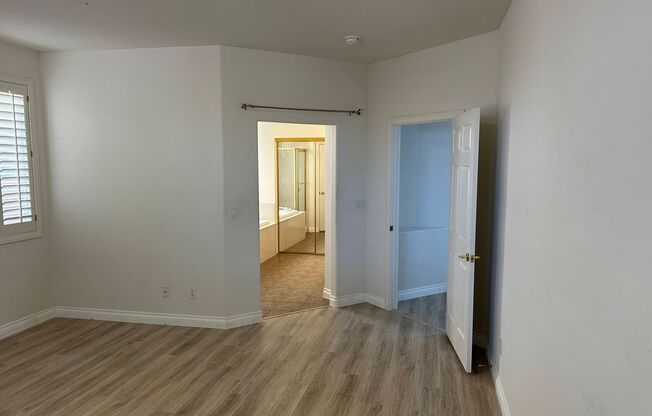**$500 OFF 1ST MONTH RENT** Heart of Summerlin 4 Bedroom with 3 Car Garage