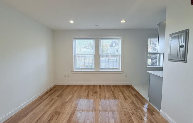 325 NEWPORT AVE