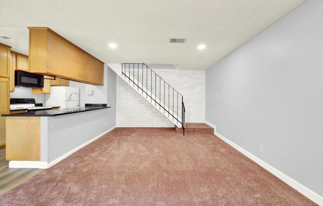 Nicely Updated 2 Bed 1 Bath Condo in Antioch - AVAILABLE NOW !!