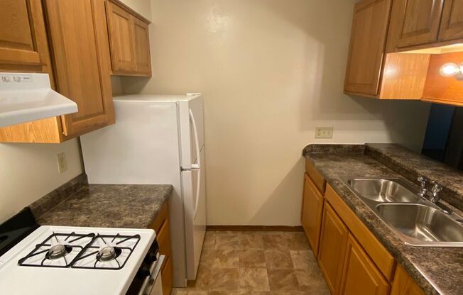 2 beds, 1 bath, 850 sqft, $1,144, Unit 7926 - 5